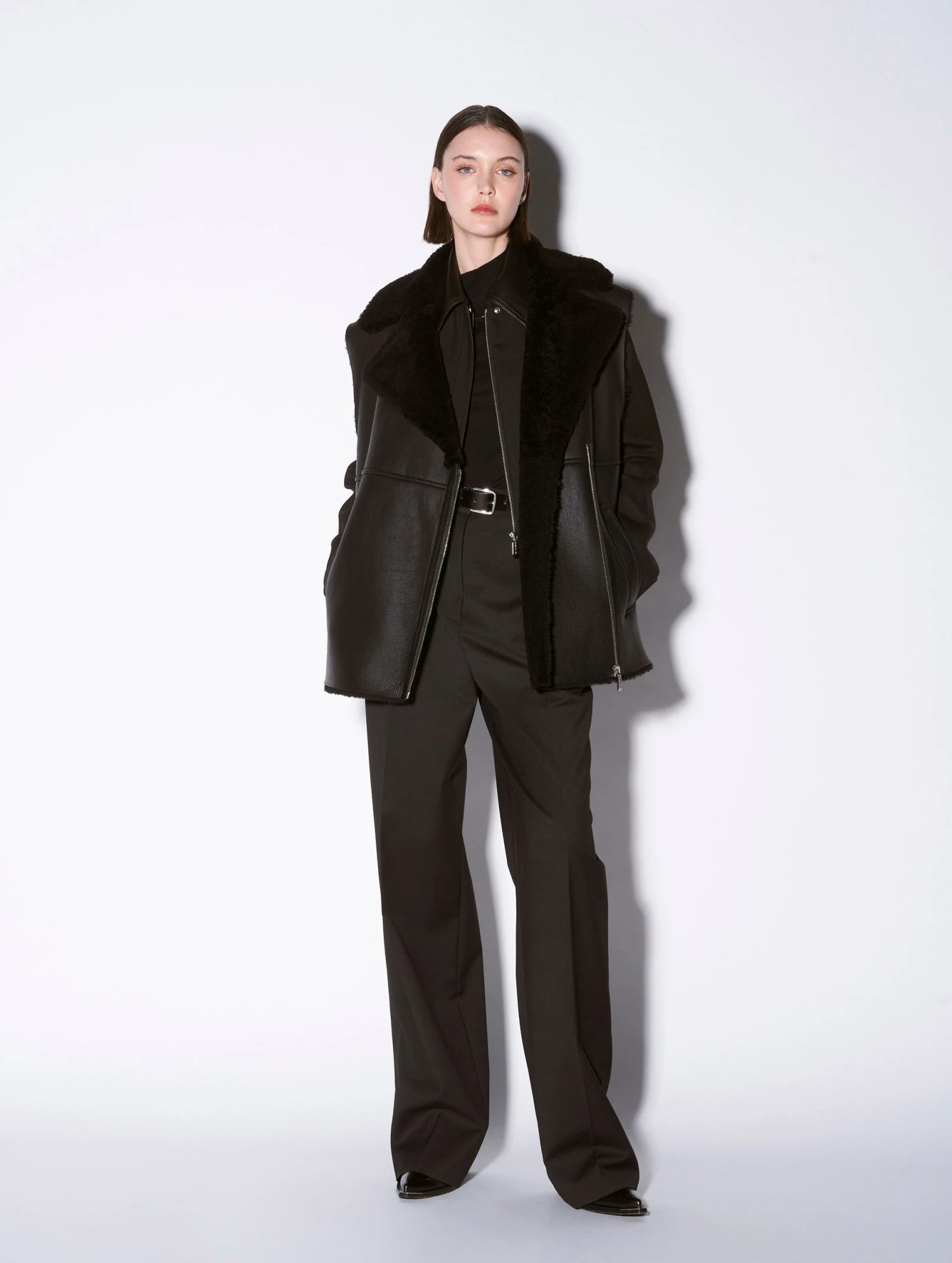 Blouson Sans Manches En Peau Lainée Noir 2 Blouson Sans Manches En Peau Lainée Noir – Image 2