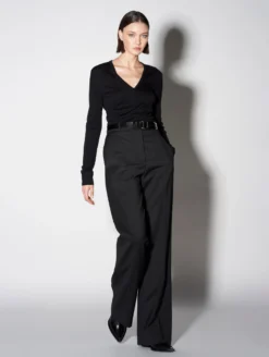 Pull Col V Bijou Piercing En Maille Mérinos Noir