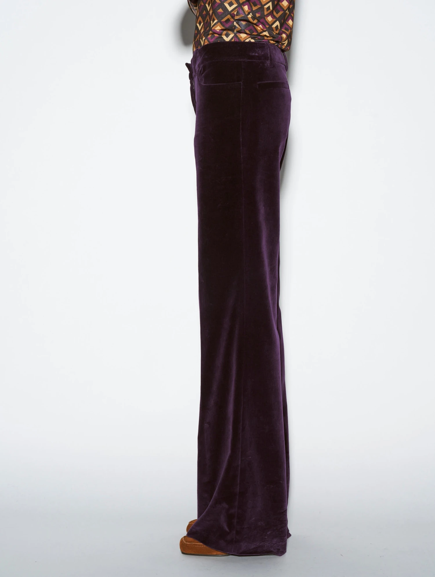 Pantalon Coupe Flare En Velours Prune 4 Pantalon Coupe Flare En Velours Prune – Image 4