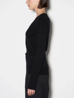 Pull Col V Bijou Piercing En Maille Mérinos Noir -barbarabui Soldes Magasin C4105SXP 10 image 2 c494bd03 a801 4da5 810f e699717e9c9f