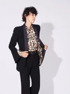 Veste De Costume Cintrée En Crêpe Noir Col Satin