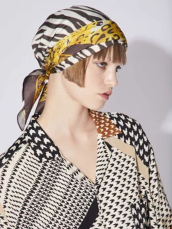 Foulard En Soie à Imprimé Tropical -barbarabui Soldes Magasin D9010DSB 2822 image 3 4fa856da bef4 49f6 9894 3d8238549314