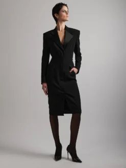 Robe En Crêpe Noir à Col Smoking