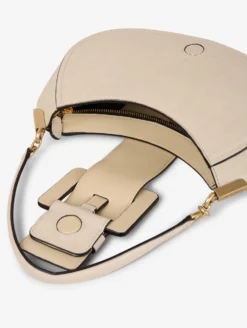 Sac "Kiss Me" En Cuir Verni Ivoire -barbarabui Soldes Magasin E6650NBC 21 image 05 31b799c4 aea0 4e89 860b 08f5549f60ae