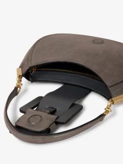 Sac "Kiss Me" En Cuir Verni Gris -barbarabui Soldes Magasin E6650NBC 39 image 05 ef040214 e398 4e0a 80f3 92a6517d9f67