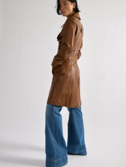 Manteau Trench-coat En Cuir Plongé Camel -barbarabui Soldes Magasin barbara bui F1180FUF 18 image 4 36fc3c1f ca7b 441f b303 0f139b52cd2e