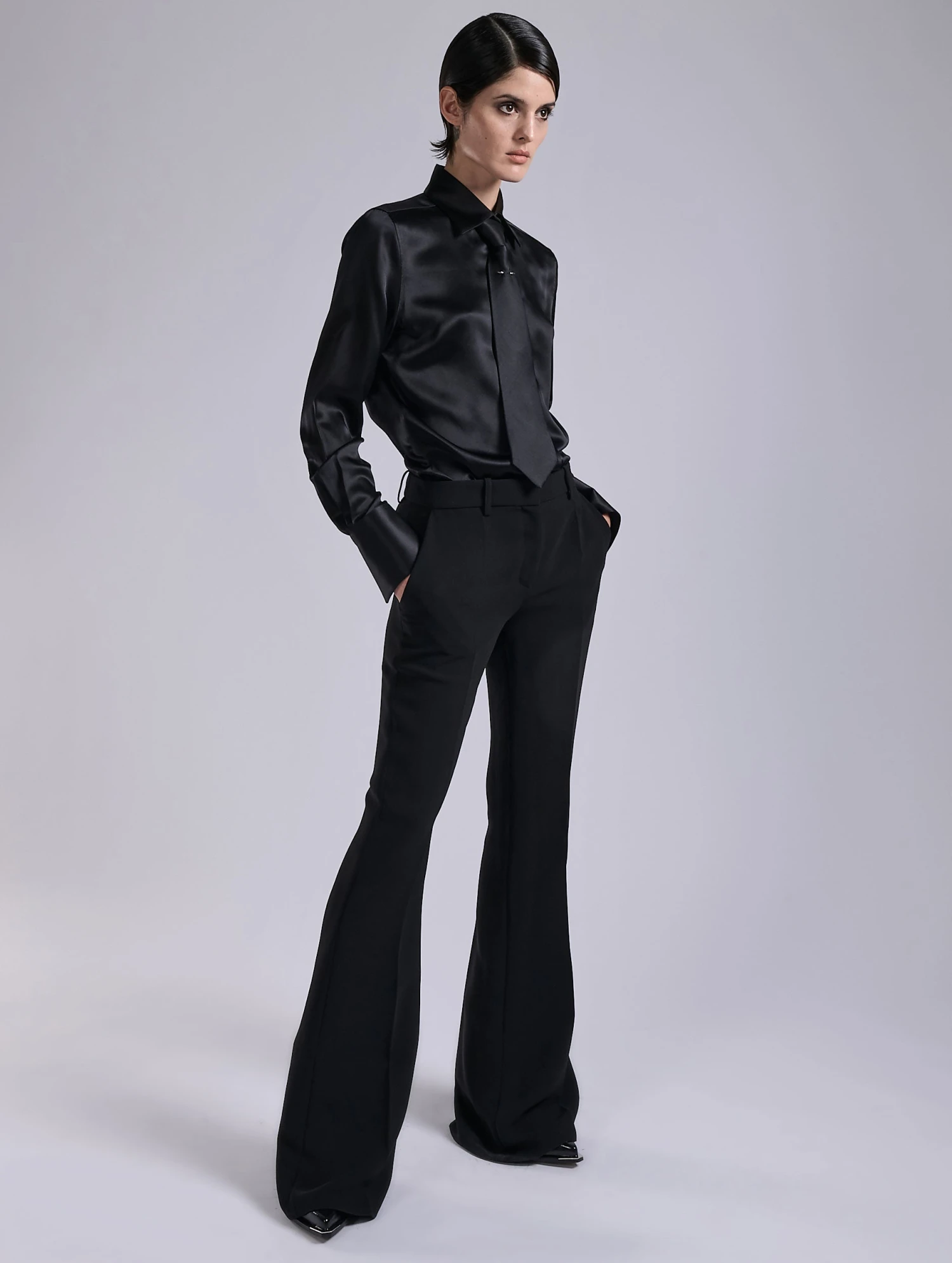 Chemise Lavallière En Satin De Soie Noire 2 Chemise Lavallière En Satin De Soie Noire – Image 2